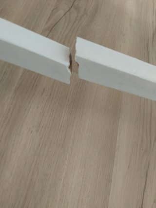 Juego de mesa y 4 sillas blancas pintadas de ikea.