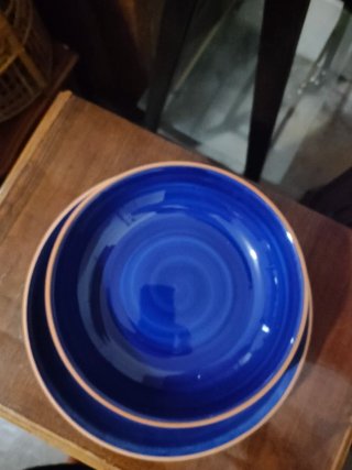 Servizio piatti blu in ceramica
