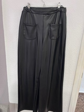Pantalón polipiel negro