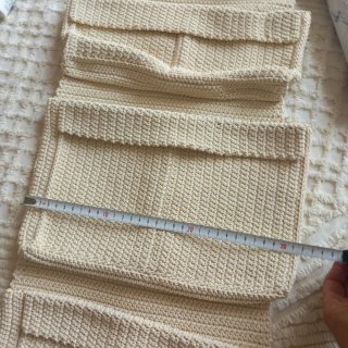 Prezioso organizer a parete Ikea. Molto resistente