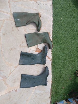 Botas de agua 43 y 45 para trabajo 2 pares.