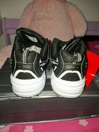 Tênis New Balance Preto e Branco