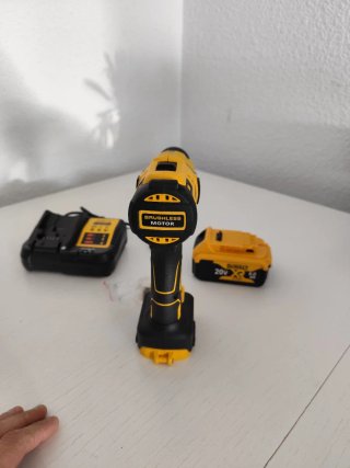 Taladro Inalámbrico Dewalt + Cargador + Batería