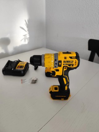 Taladro Inalámbrico Dewalt + Cargador + Batería
