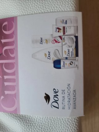 Neceser Dove con productos de hidratación