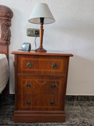 Dormitorio clásico madera maciza