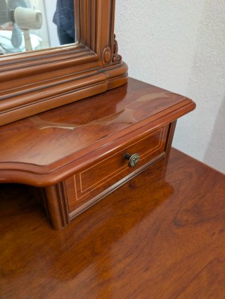 Dormitorio clásico madera maciza