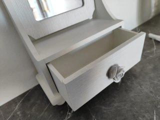 Specchio portagioie con cassetto