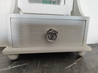 Specchio portagioie con cassetto