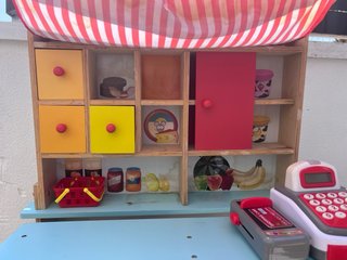 Tienda supermercado madera Playtive + caja