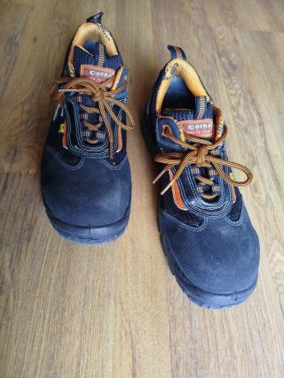 Zapatos de trabajo Cofra negros y naranjas