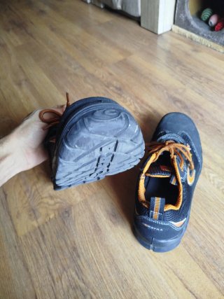 Zapatos de trabajo Cofra negros y naranjas