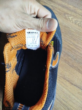 Zapatos de trabajo Cofra negros y naranjas
