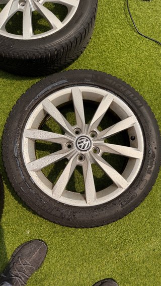 Juego de llantas 17 Volkswagen con Neumáticos