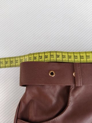 Shorts polipiel con flecos