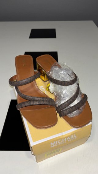 Sandalias Michael Kors Marrón y Dorado