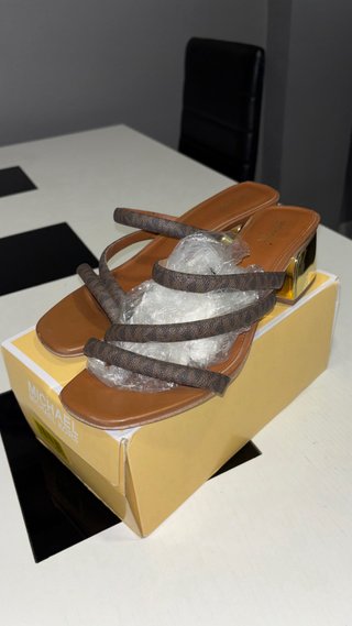 Sandalias Michael Kors Marrón y Dorado