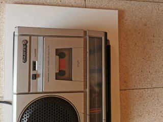 Radiocassette Sanyo Plata y Negro
