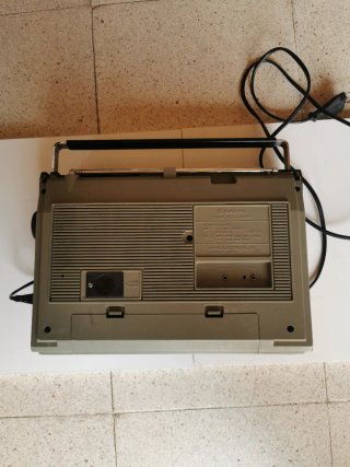 Radiocassette Sanyo Plata y Negro