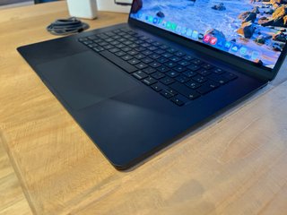 MacBook Air 15” M2 256GB 8GB Medianoche