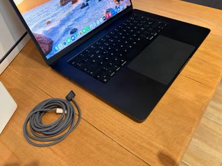 MacBook Air 15” M2 256GB 8GB Medianoche