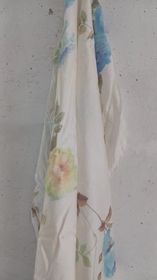 Foulard in seta floreale toni delicati