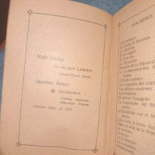 Antiguo libro de misa de los pequeñuelos