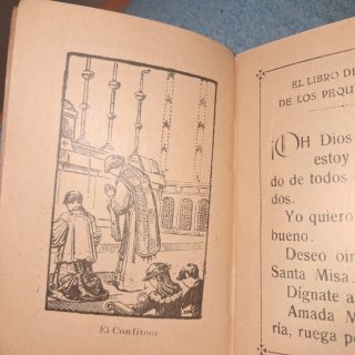 Antiguo libro de misa de los pequeñuelos