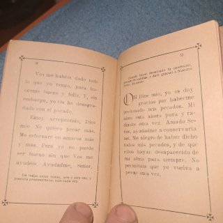 Antiguo libro de misa de los pequeñuelos