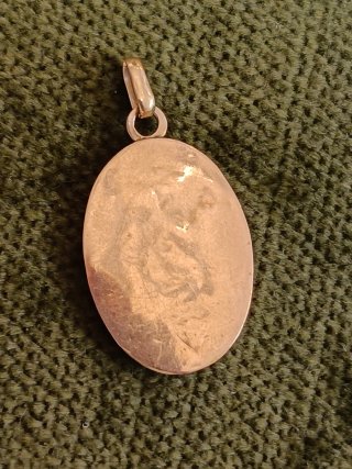 Medalla Antigua Virgen de Covadonga oro 18k
