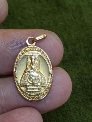 Medalla Antigua Virgen de Covadonga oro 18k
