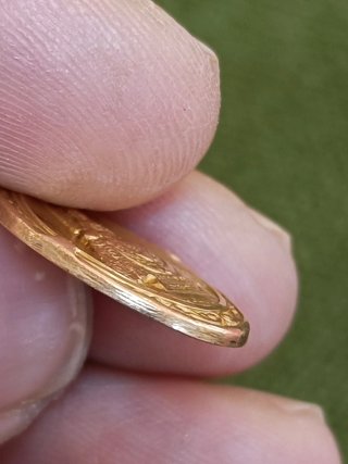Medalla Antigua Virgen de Covadonga oro 18k