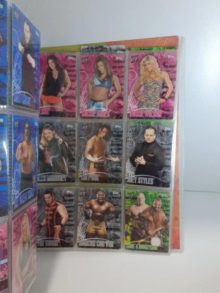 WWE Face Off Trading Card Game Binder