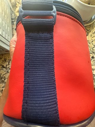 Bolso lonchera Airtel rojo y azul