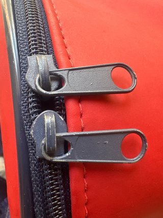 Bolso lonchera Airtel rojo y azul