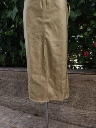 Falda midi polipiel dorada