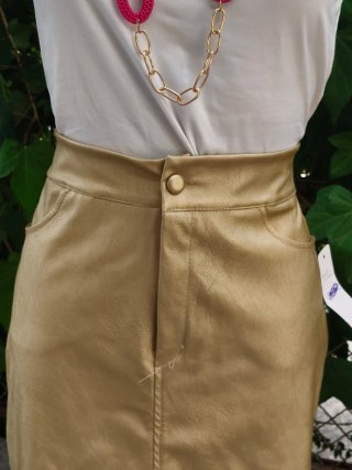 Falda midi polipiel dorada