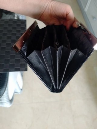 Monedero Charol Chanel Negro Dorado