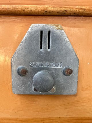 Futbolín antiguo para restaurar