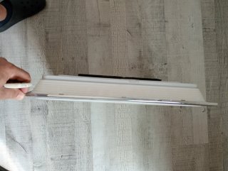 Lámpara LED moderna plateada y blanca