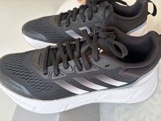 Adidas Questar GX7162 Talla 40 2/3 Nuevas
