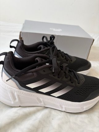 Adidas Questar GX7162 Talla 40 2/3 Nuevas