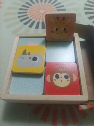 Juego de Memoria y Emparejamiento de Madera