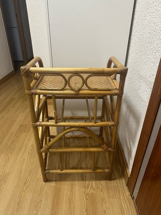 Estantería de mimbre y bambú