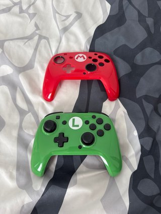 Nintendo Switch + Mandos Mario/Luigi + Funda