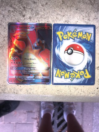 Cartas Pokémon Charizard GX y Incineroar GX