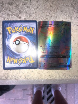 Cartas Pokémon Charizard GX y Incineroar GX