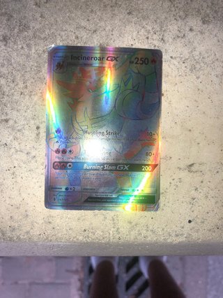 Cartas Pokémon Charizard GX y Incineroar GX