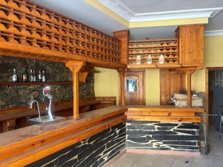 Barra de bar de madera rústica