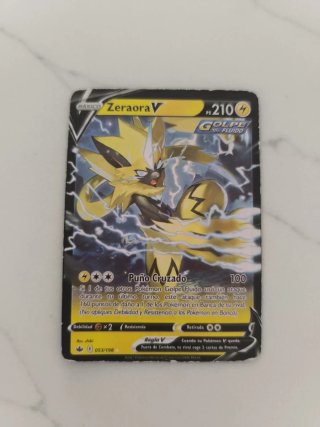 Cartas Pokémon: Zeraora V, Raichu V, Leafeon Vmax
